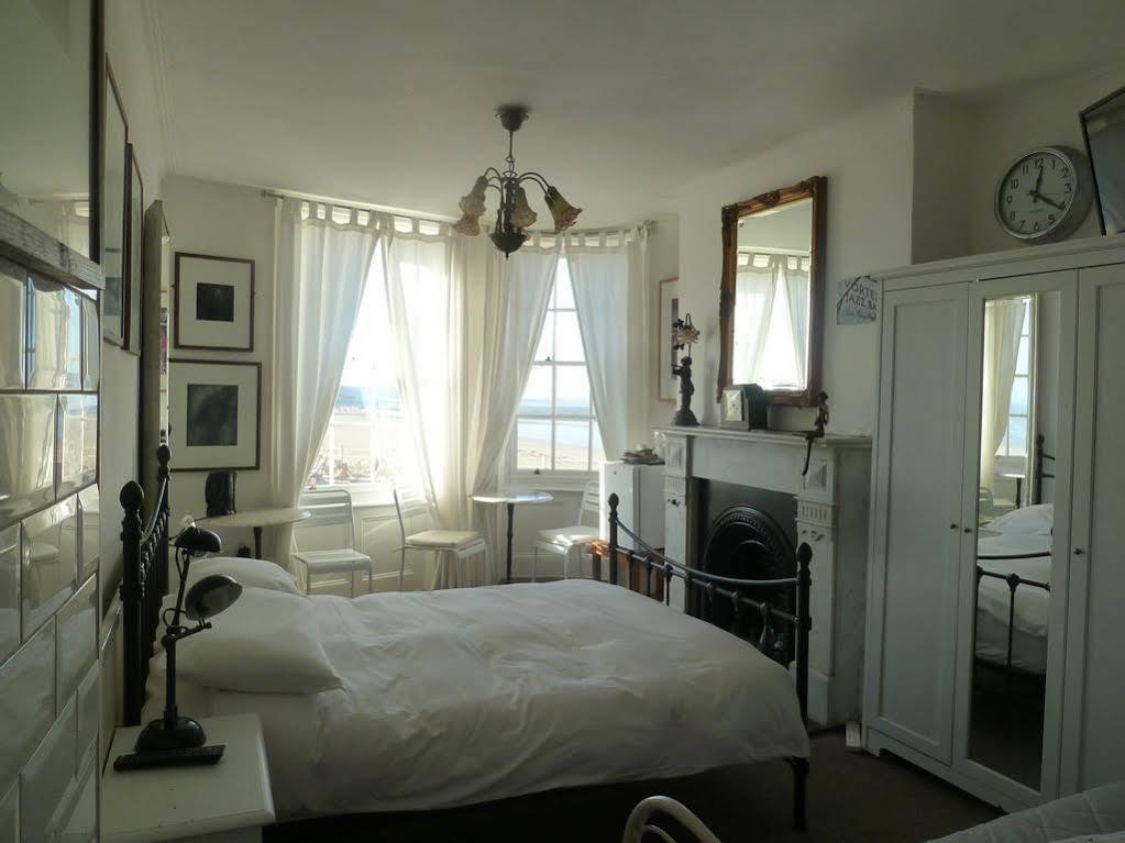 Beachview Guest House Accommodations 마게이트 외부 사진