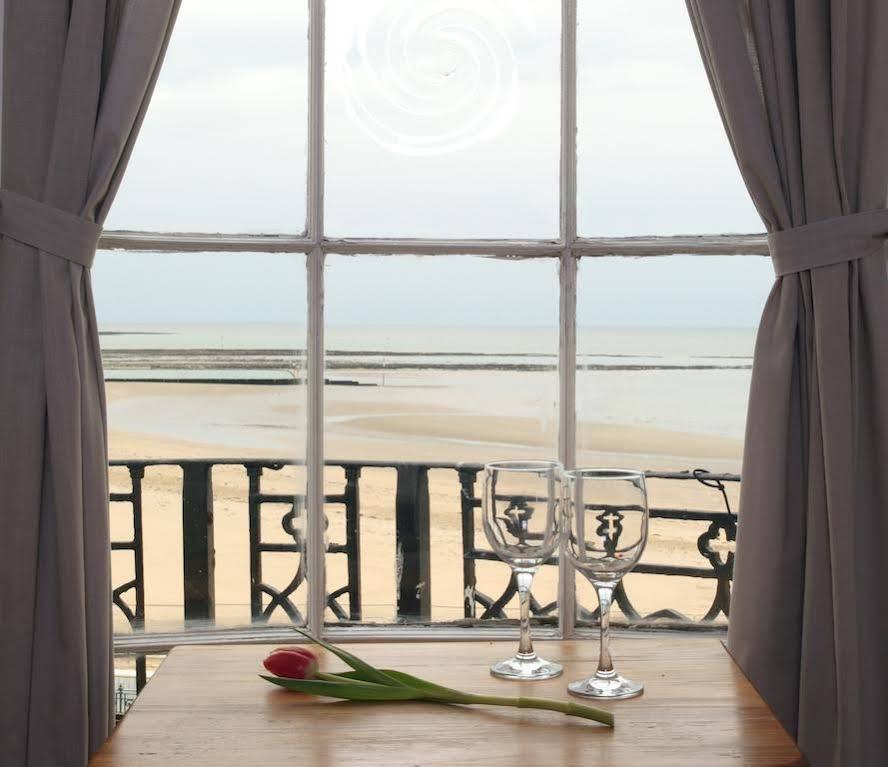 Beachview Guest House Accommodations 마게이트 외부 사진