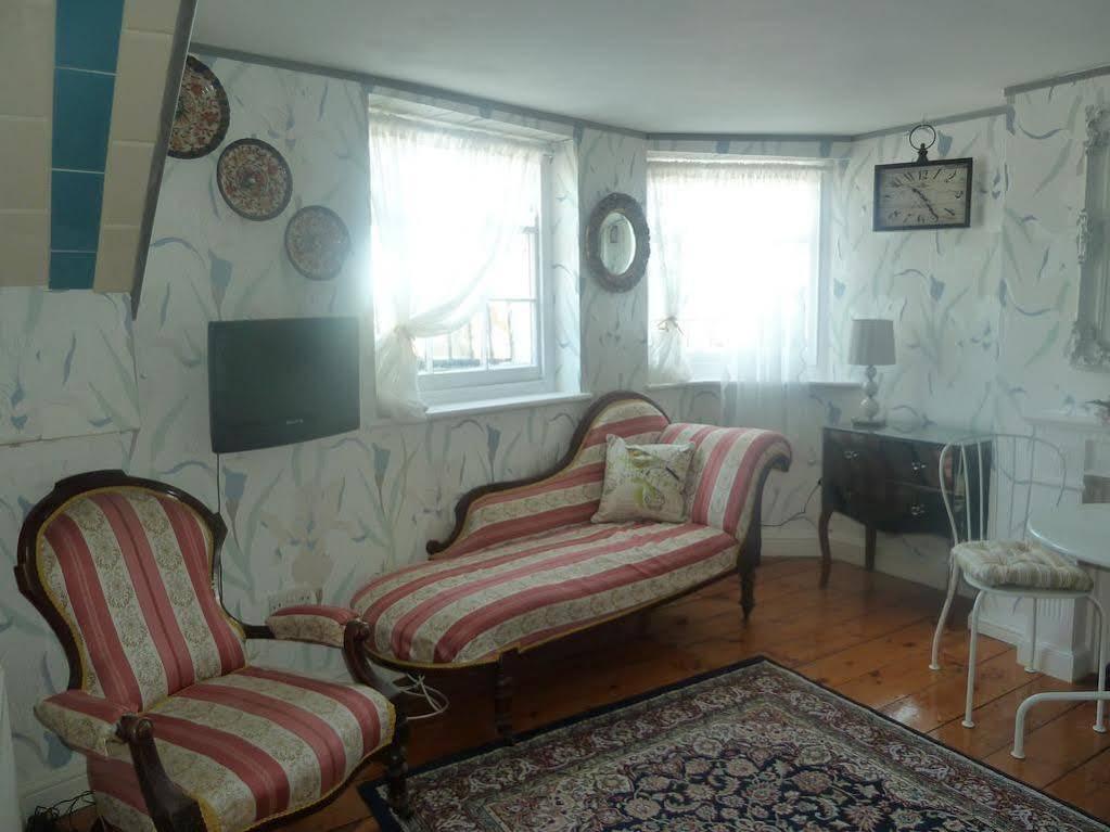 Beachview Guest House Accommodations 마게이트 외부 사진